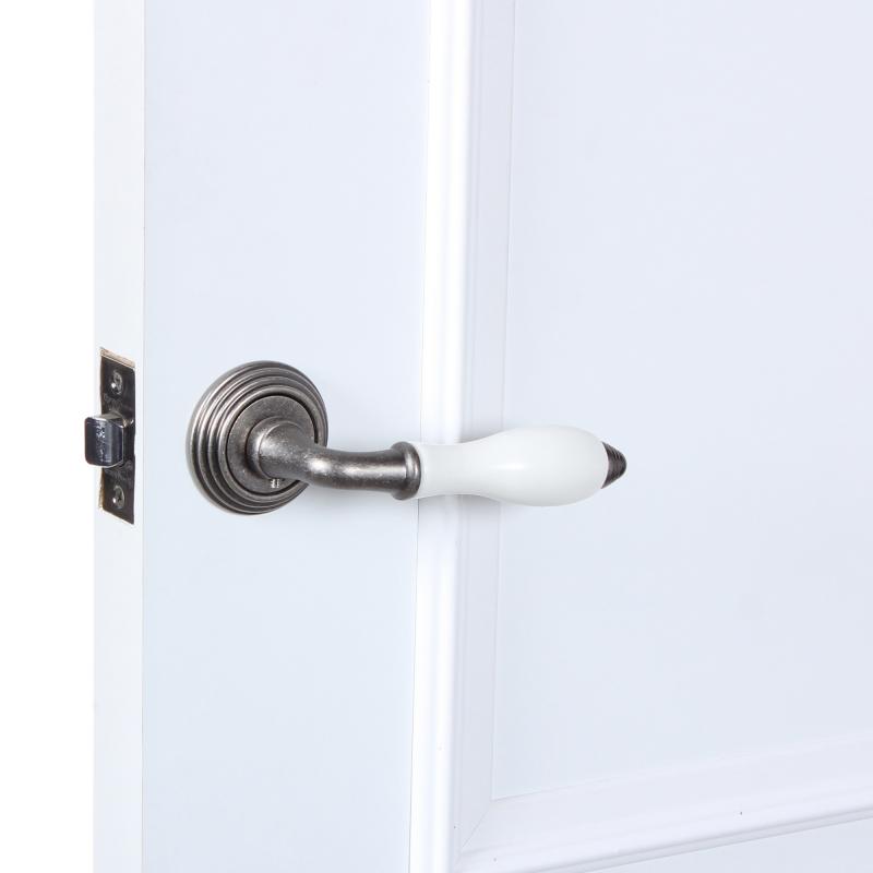Ручки дверные на розетке EDS-V214 ЦАМ никелированное покрытие цвет серебро