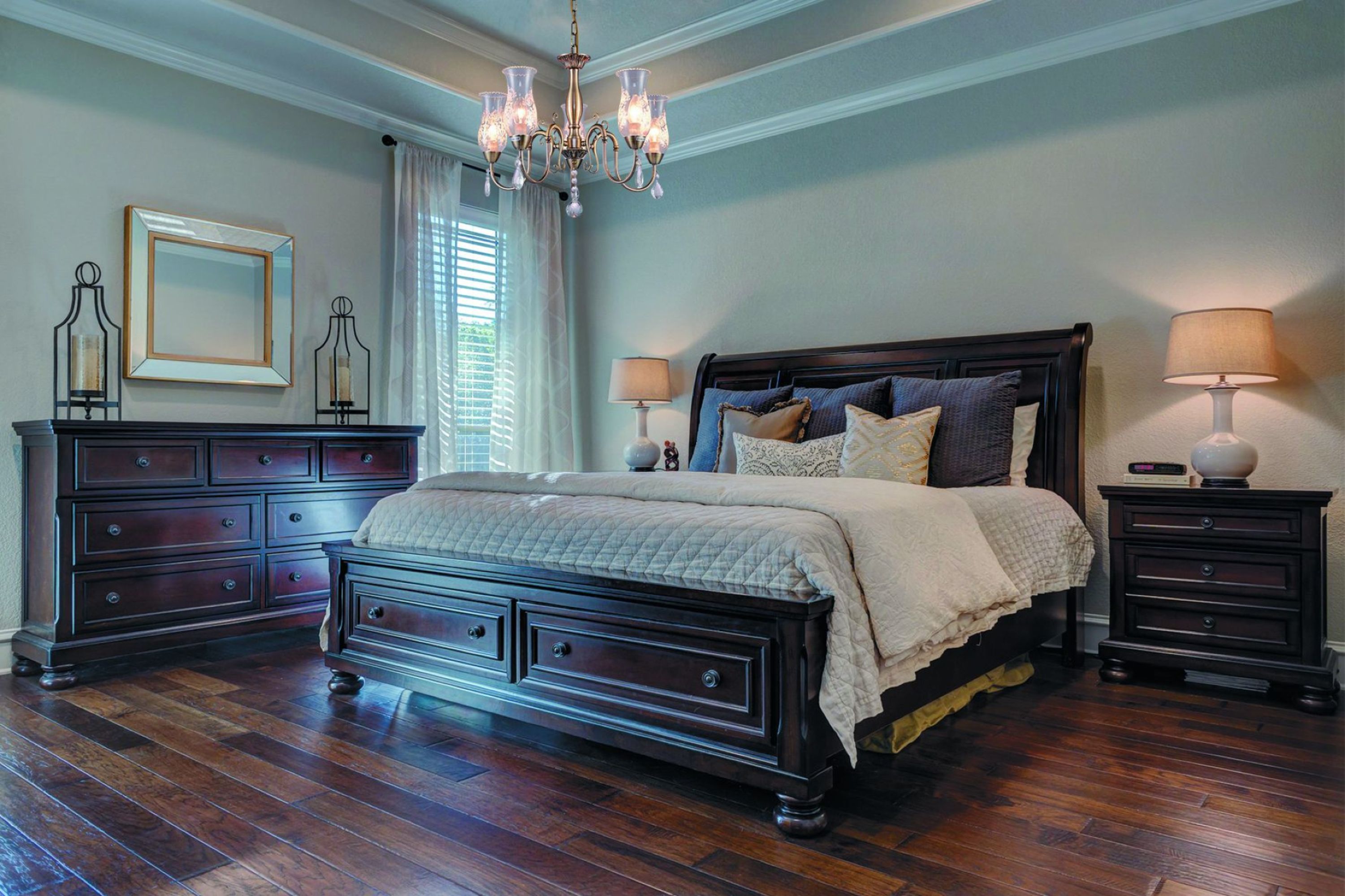 Классический комната мебель. Классическая спальня. Кровать в классическом стиле. Спальни из массива дерева. Спальня с деревянной кроватью.