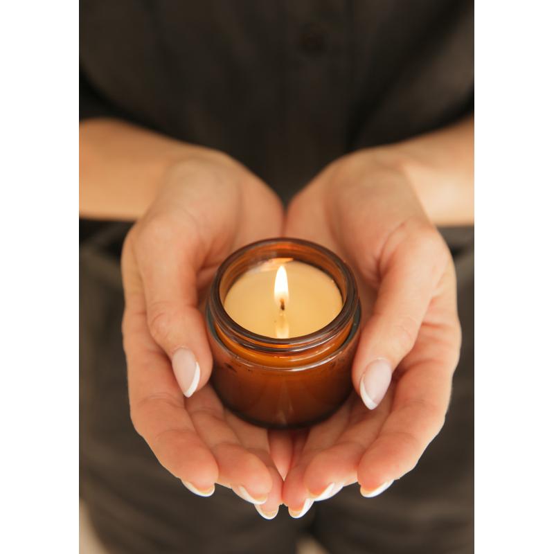 Свеча ароматизированная в стеклянной банке Stella Fragrance Tonka Macadamia коричневая 6 см
