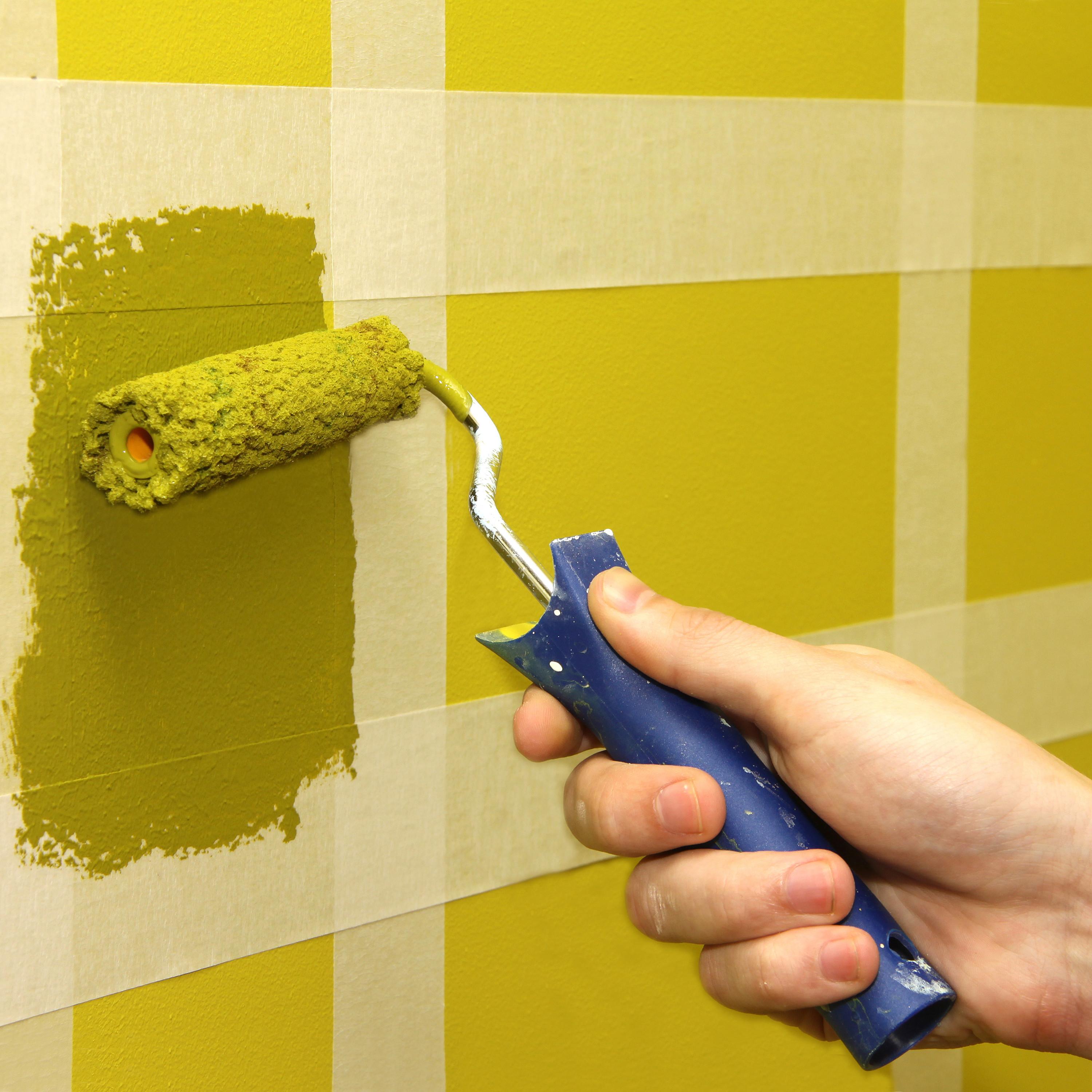 Чем отмыть малярный. Необычная покраска стен. Покрашенные стены. Декоративное окрашивание стен водоэмульсионной краской. Стены Покрашенные краской.